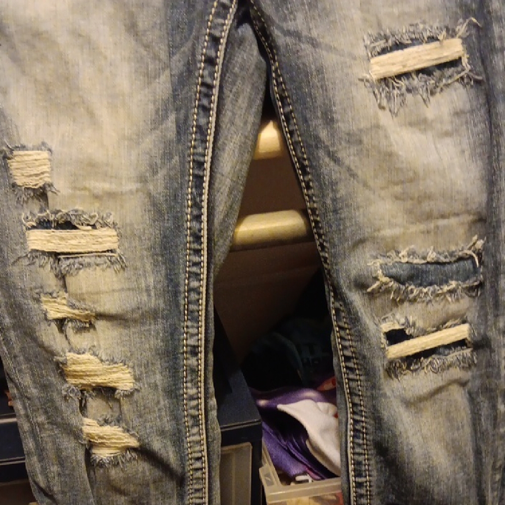 Stylish Women's MISS ME Blue Jeans with Star Embellishments - Picture 3 of 4